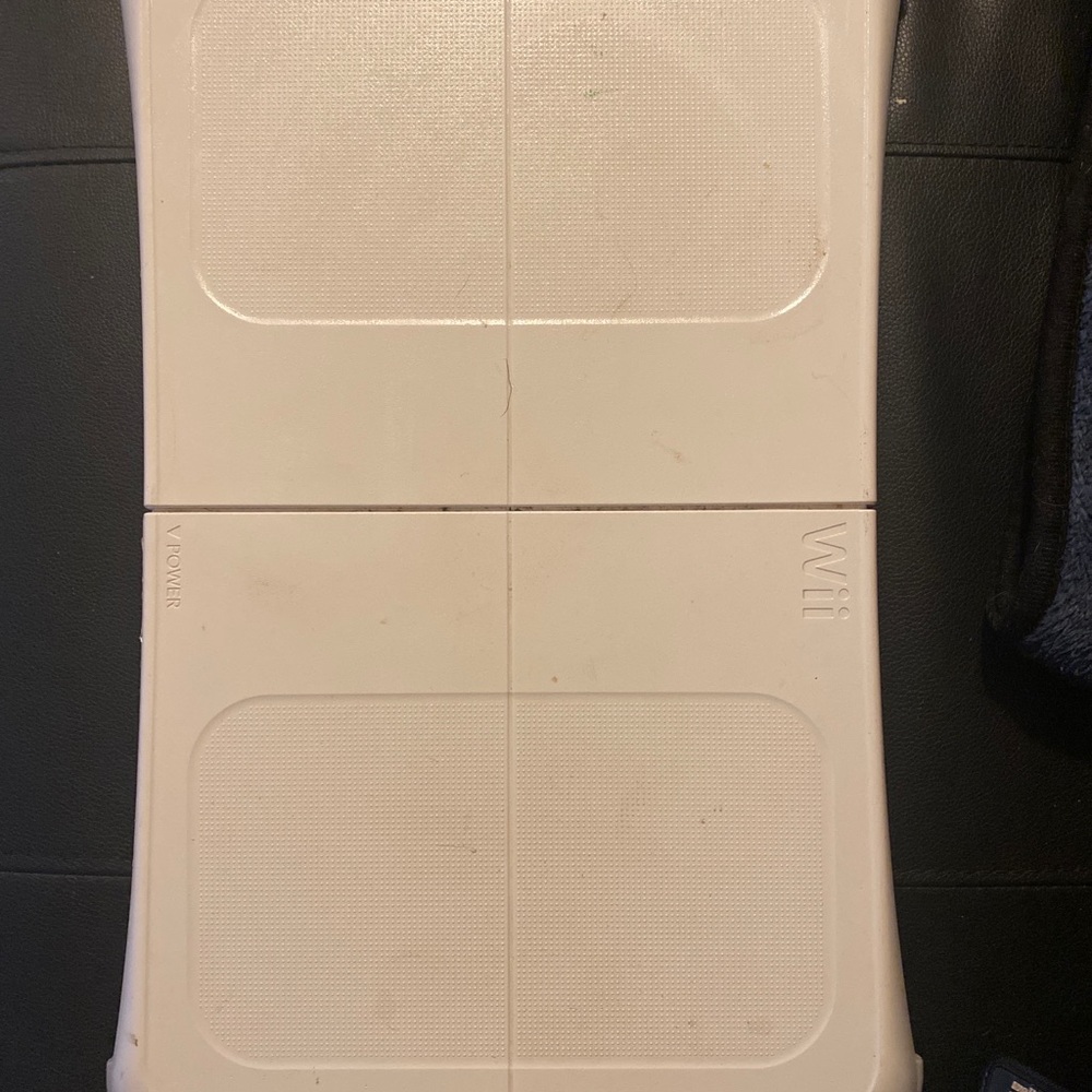 Nintendo Wii fit balance board white wireless battery operated.